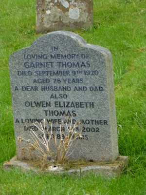 Garnet and Olwen Elizabeth Thomas inscription