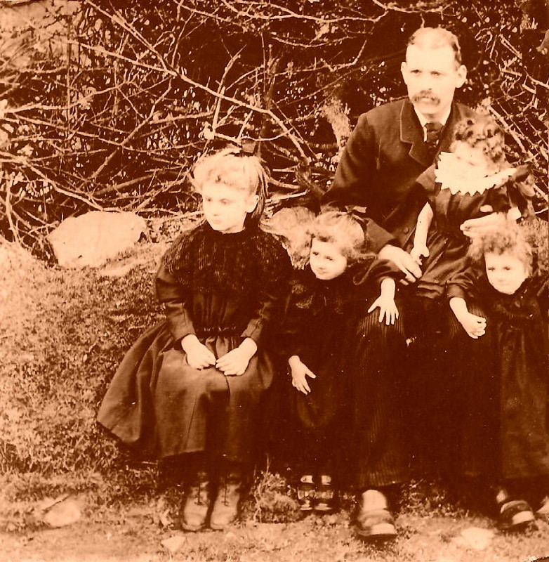 James Thomas and family - late 1890s